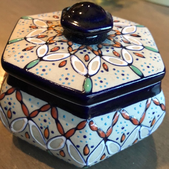 Javier Servin made in Mexico ceramic trinket box with lid - Picture 1 of 8